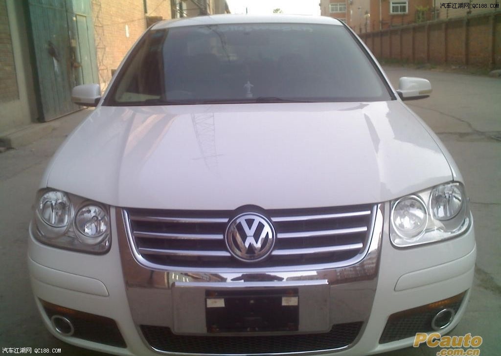 kycom_灵宝市秦岭学校：党旗飘扬志弥坚坚守岗位战疫情(图2)